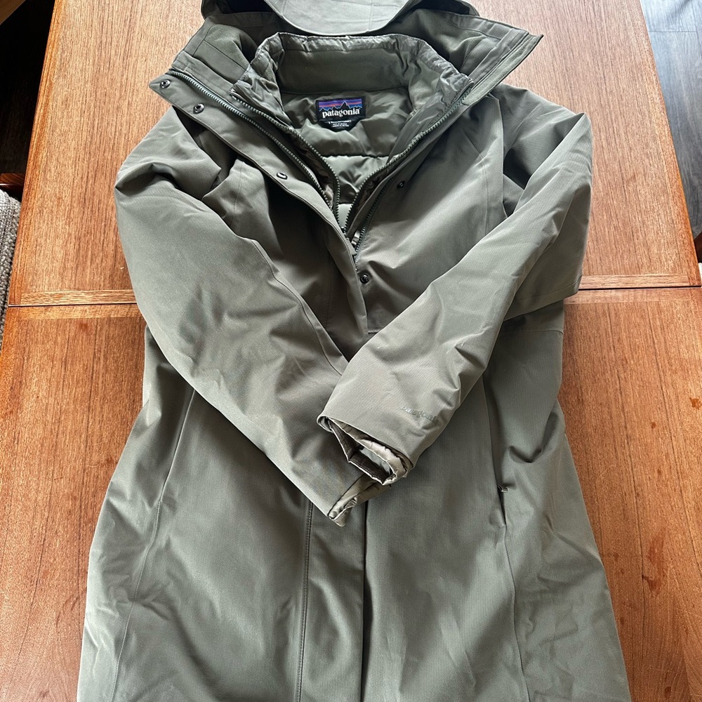 Patagonia Women's Tres 3-in-1 Waterproof Parka in Olive Green size Large